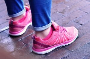 sports shoes for women under 500